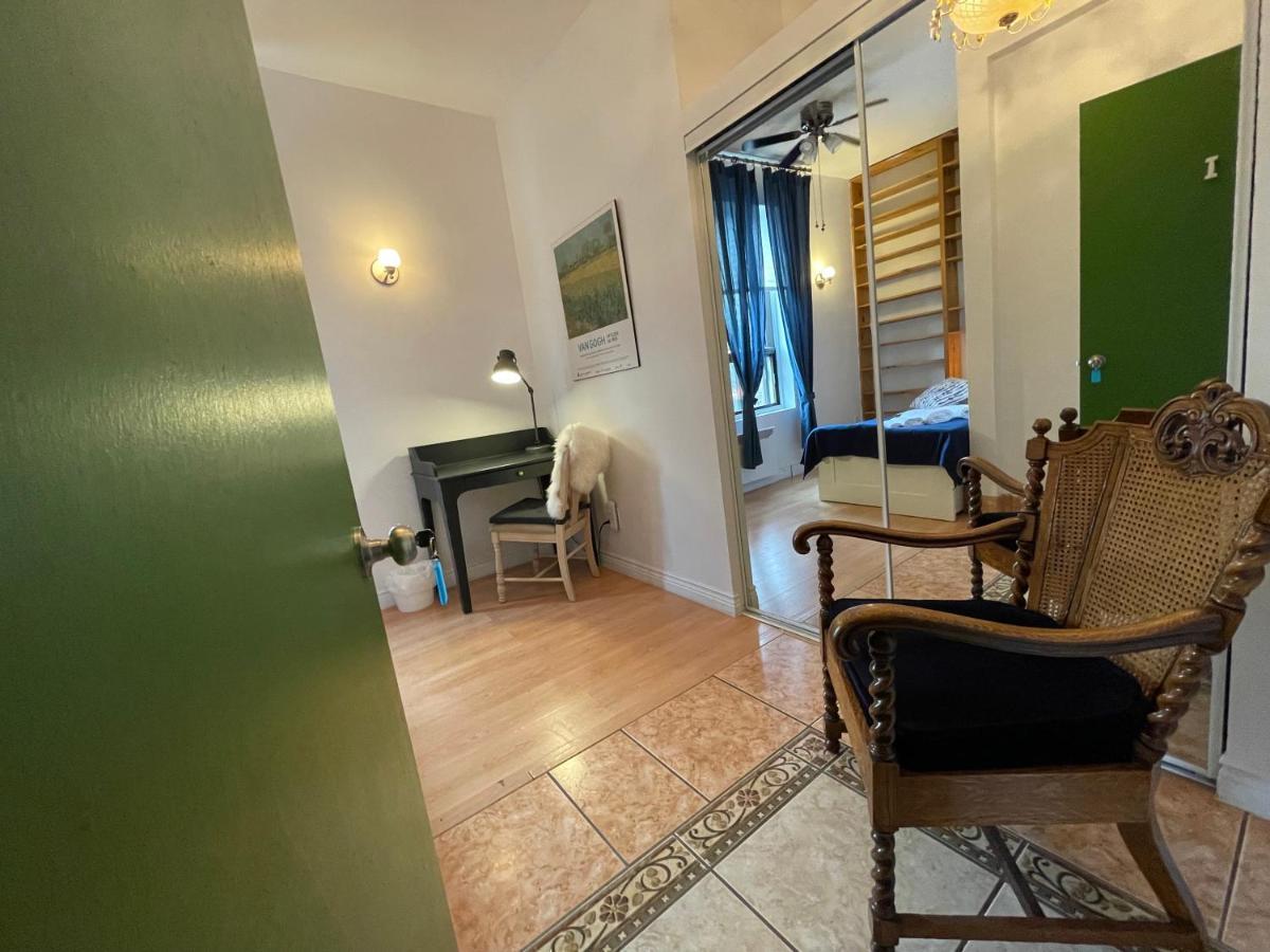 Chambres El Mediterraneo Rooms Монреаль Екстер'єр фото
