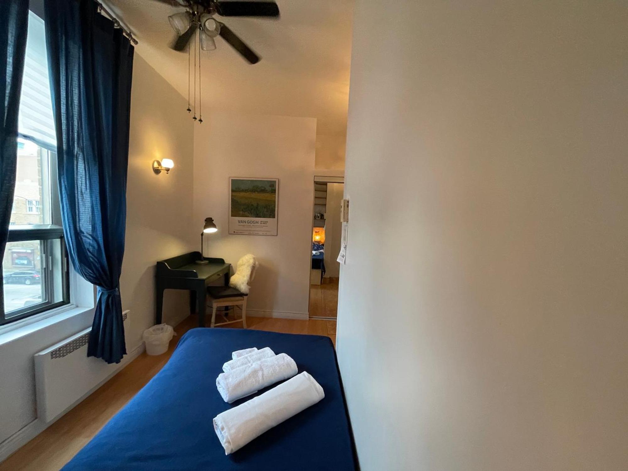 Chambres El Mediterraneo Rooms Монреаль Номер фото